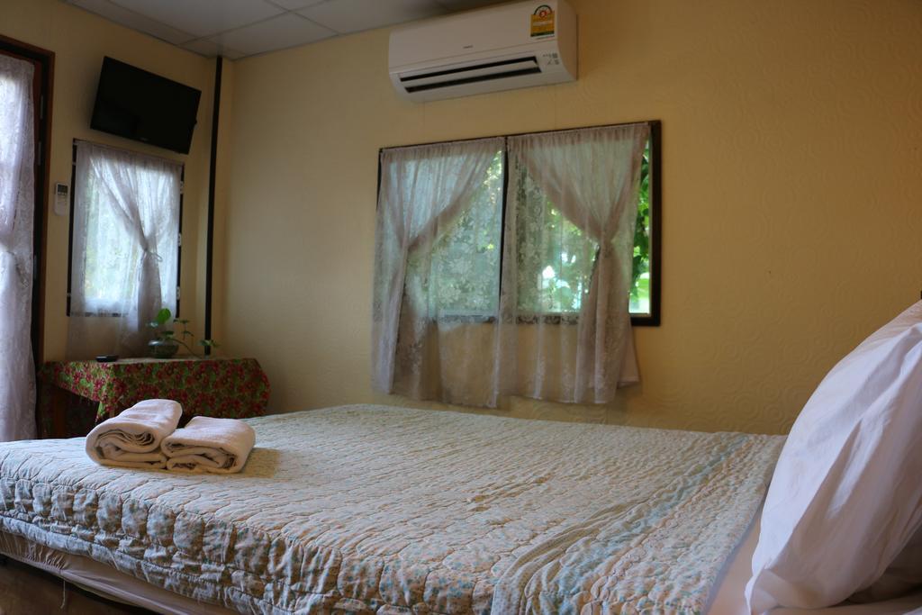 Noom Guesthouse Lopburi Exterior photo